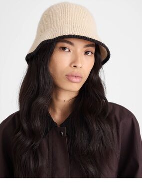 Madewell Beige Knit Bucket Hat with Black Trim / M-L